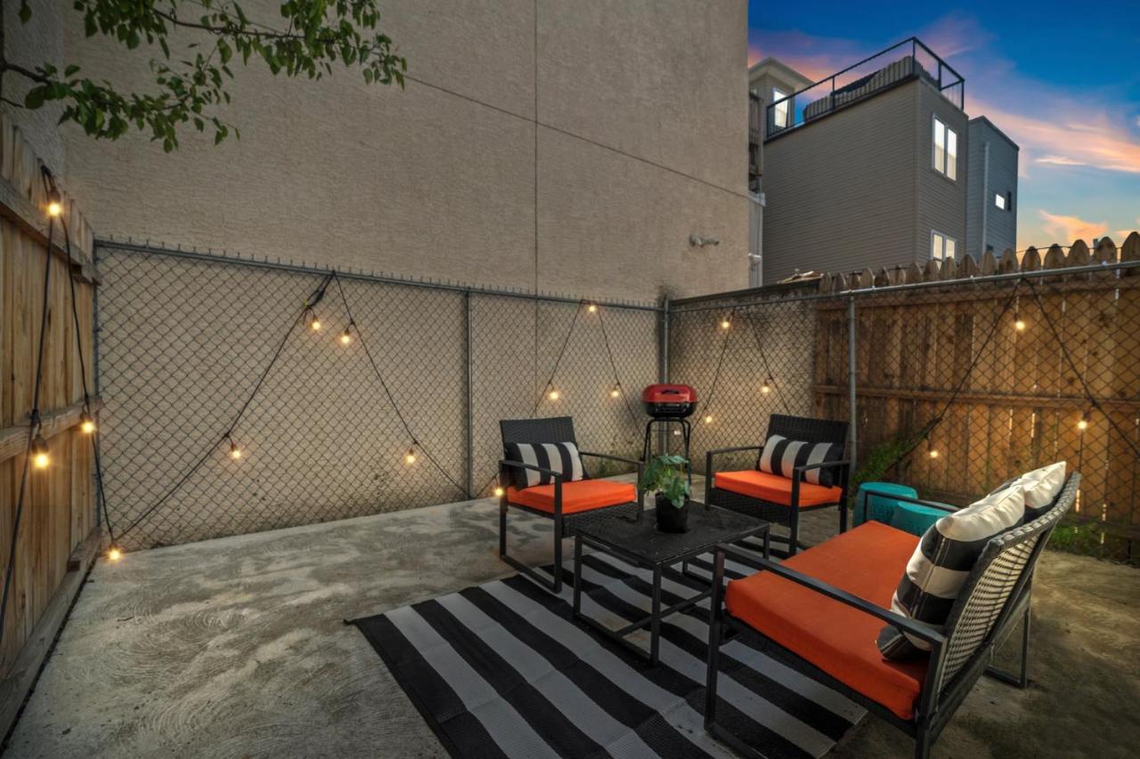 Modern & Comfy ~ 5* Location~gameroom~backyard *