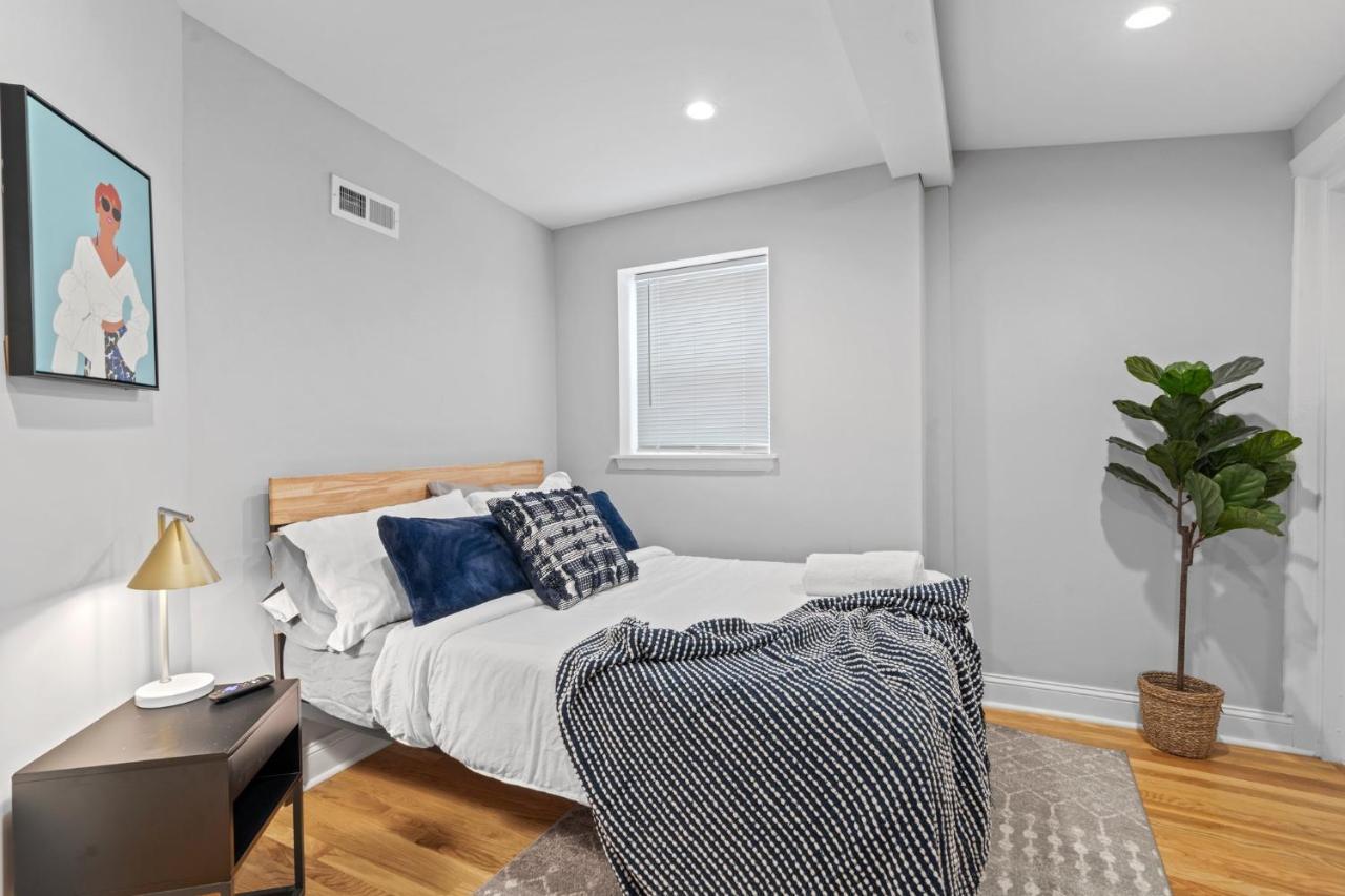 Modern & Comfy ~ 5* Location~gameroom~backyard Casa de férias