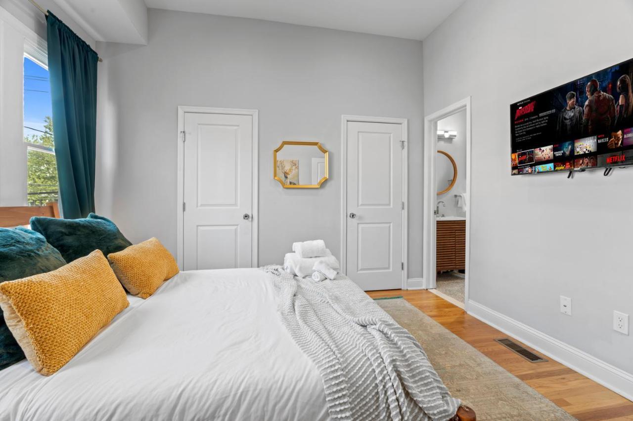Modern & Comfy ~ 5* Location~gameroom~backyard Casa de férias